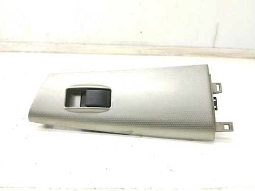 right-front-window-switch-toyota-corolla-_e12_-2001-2002-2003-2004-2005-2006-2007-2008-27272434 main image