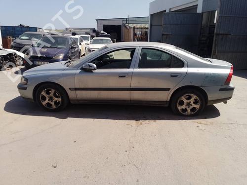 Used Parts VOLVO S60 I (384) 2.4 D 4657018