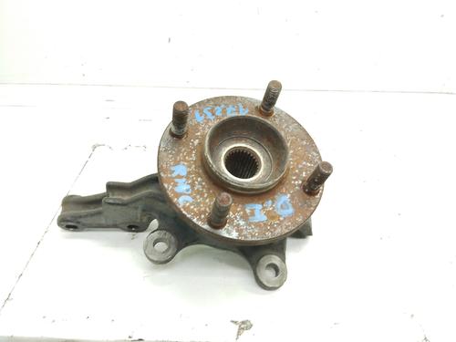 Used Left front steering knuckle NISSAN ALMERA II (N16) 2.2 Di (110 hp) 19330520