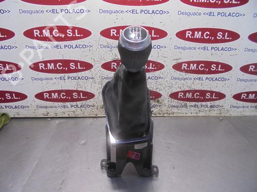 Used Gear lever RENAULT CLIO V (B7_) 1.5 Blue dCi 85 (B7AG) (86 hp) 13425650