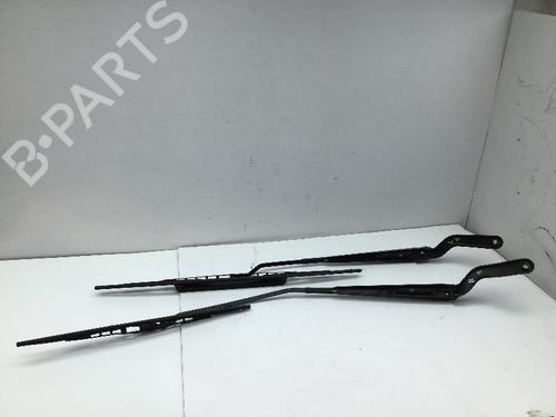 Used Front windshield wiper arm FORD FIESTA V (JH_, JD_) 1.4 16V (80 hp) 16525466