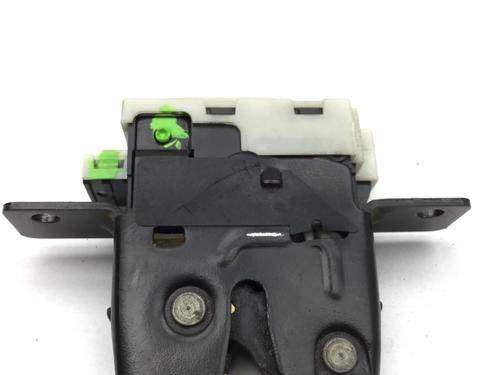 Tailgate lock RENAULT CLIO III (BR0/1, CR0/1) 1.2 16V (BR02, BR0J, BR11, CR02, CR0J, CR11) (75 hp) 17979880