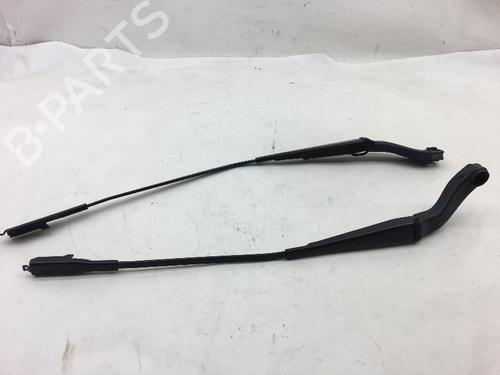 Used Front windshield wiper arm MERCEDES-BENZ B-CLASS Sports Tourer (W245) B 200 (245.233) (136 hp) 14586239