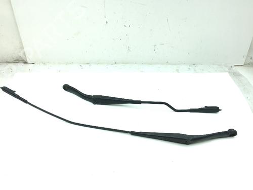 Used Front windshield wiper arm FIAT GRANDE PUNTO (199_) 1.4 16V (199BXG1B, 199AXG1B) (95 hp) 14587573