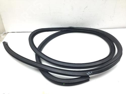 Used Rubber door seal VW CADDY III MPV (2KB, 2KJ, 2CB, 2CJ) 1.6 (102 hp) 14588441