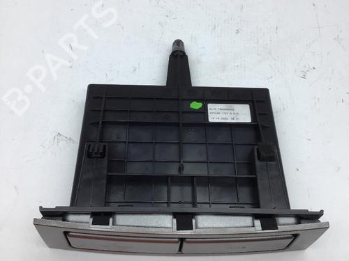 Used Cup/Object holder ALFA ROMEO 147 (937_) 1.9 JTD (937.AXD1A, 937.BXD1A, 937.AXV1A, 937.BXB1A,... (115 hp) 27478705