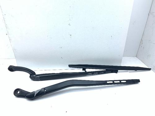 Used Front windshield wiper arm AUDI A4 B6 (8E2) 2.0 (130 hp) 30510809
