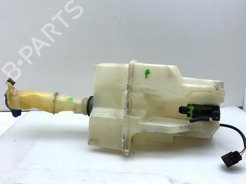 Used Windscreen washer tank VOLVO V70 II (285) D5 (163 hp) 32084246