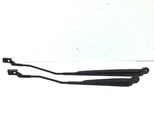 Used Front windshield wiper arm CITROËN C3 Picasso (SH_) 1.4 VTi 95 (SH8FSC, SH8FP0, SH8FP6) (95 hp) 16192716