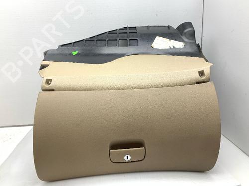 Guantera VW PASSAT B5 (3B2) 1.9 TDI (90 hp) 32704532