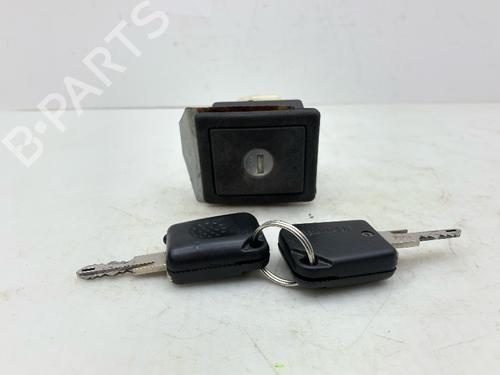 Bagklap lås Bagklap lås RENAULT CLIO I (B/C57_, 5/357_) 1.4 (B/C57T, B/C57Y) (79 hp) 36702454 36702454