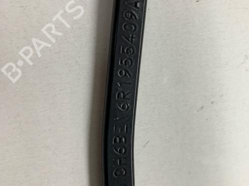 Ramię wycieraczki przedniej szyby VW POLO V (6R1, 6C1) 1.2 TDI | BP29282218C143 