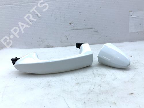 Højre fortil udvendigt håndtag Højre fortil udvendigt håndtag FORD FIESTA VI (CB1, CCN) 1.25 (82 hp) 33834362 33834362