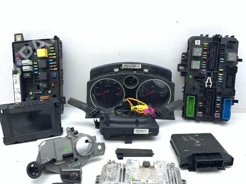 Used Engine control unit (ECU) OPEL ASTRA H TwinTop (A04) 1.9 CDTi (L67) (150 hp) 31297761
