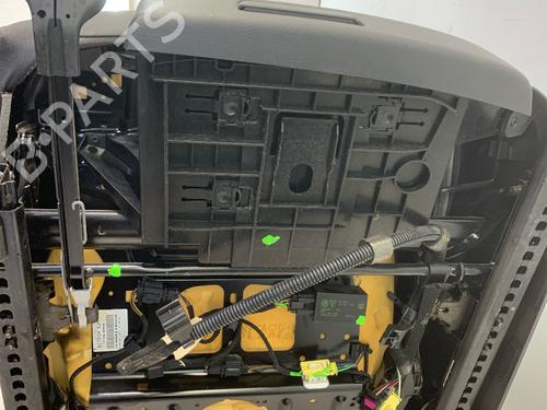 Left front seat VW TOURAN (1T1, 1T2) 2.0 TDI 16V | BP31838447C15