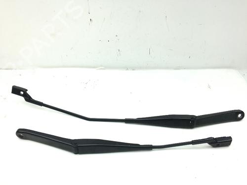 Used Front windshield wiper arm FORD FIESTA VI (CB1, CCN) 1.25 (60 hp) 14587289