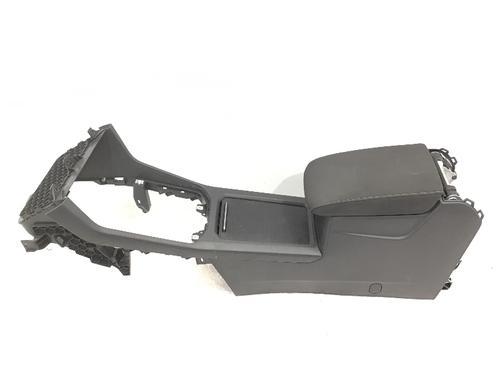 Used Armrest / Center console VW GOLF SPORTSVAN VII (AM1, AN1) 1.2 TSI (110 hp) 17126854