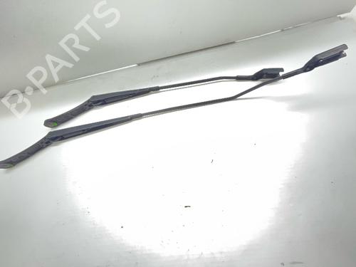 Used Front windshield wiper arm FORD FIESTA VII (HJ, HF) 1.0 EcoBoost (101 hp) 28977387