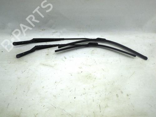 Used Front windshield wiper arm PEUGEOT 308 I (4A_, 4C_) 1.6 HDi (109 hp) 14584127