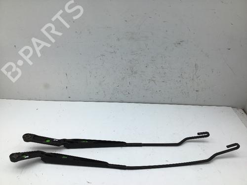 Used Front windshield wiper arm AUDI A3 (8L1) 1.6 (101 hp) 28131639