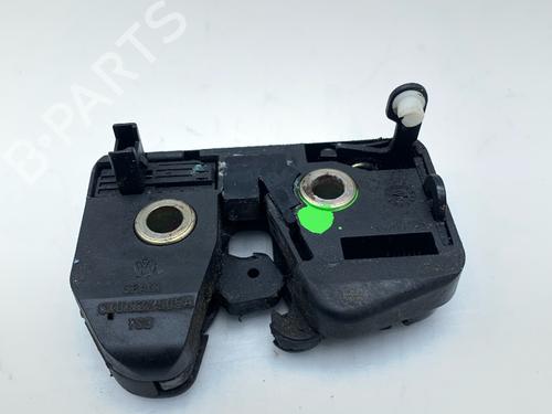 Used Tailgate lock VW POLO (6N2) 1.0 (50 hp) 32850340