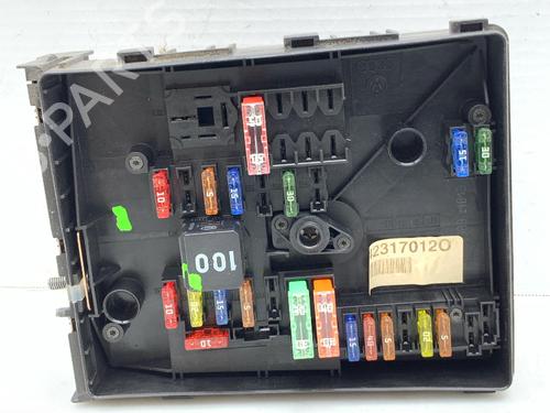 Caja reles / fusibles Caja reles / fusibles VW GOLF VI (5K1) 1.4 (80 hp) 33834369 33834369
