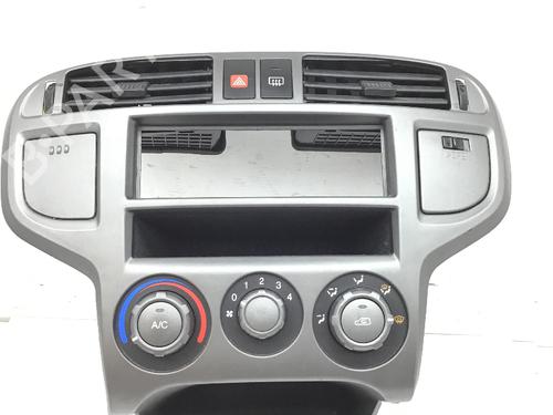 Used Middle console HYUNDAI MATRIX (FC) 1.6 (103 hp) 26589686