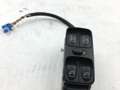 Used Left front window switch Left front window switch MERCEDES-BENZ C-CLASS (W203) C 180 (203.035) (129 hp) 8615507 8615507