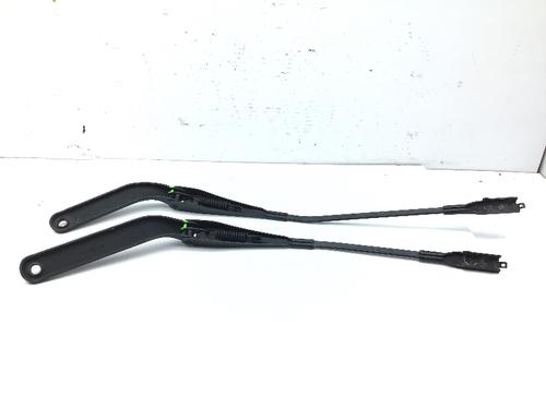 Used Front windshield wiper arm BMW 1 (E87) 120 i (170 hp) 19138549