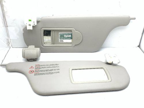 Used Right sun visor RENAULT CLIO III (BR0/1, CR0/1) 1.2 16V (BR02, BR0J, BR11, CR02, CR0J, CR11) (75 hp) 31838470