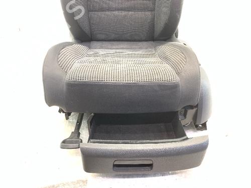 Left front seat VW TOURAN (1T1, 1T2) 2.0 TDI 16V | BP31838447C15