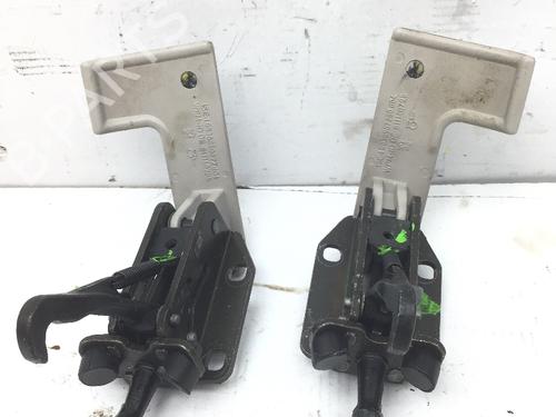 Used Interior roof handle PEUGEOT 206 CC (2D) 1.6 16V (2DNFUF, 2DNFUR) (109 hp) 14588804