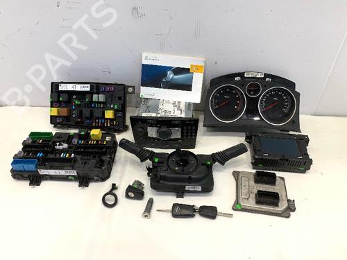 Used Engine control unit (ECU) Engine control unit (ECU) 37582600 37582600