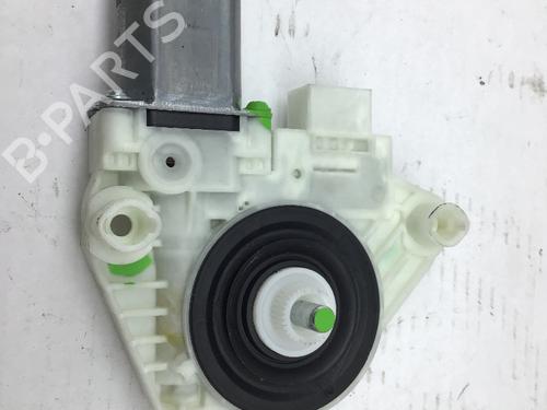 Motor elevalunas delantero derecho MERCEDES-BENZ C-CLASS (W205) C 400 4-matic (205.066) (333 hp) 28472319