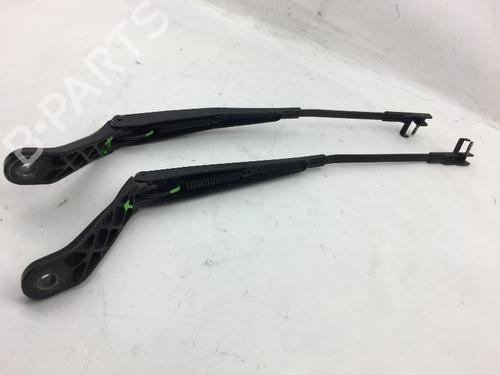 Used Front windshield wiper arm SEAT ALHAMBRA (7V8, 7V9) 2.0 i (115 hp) 14585959