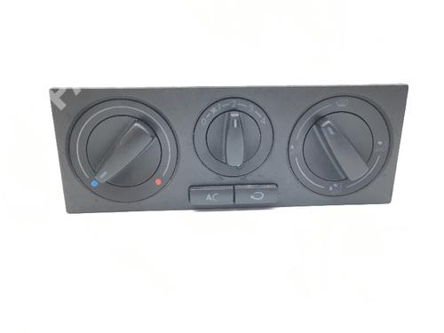 Used Climate control VW GOLF IV (1J1) 1.4 16V (75 hp) 10358087