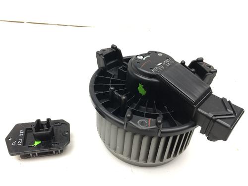 Used Heater blower motor TOYOTA YARIS (_P9_) 1.0 VVT-i (KSP90_, KSP90R) (69 hp) 9395653