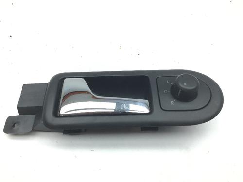 Used Front left exterior door handle VW GOLF IV (1J1) 1.4 16V (75 hp) 12184882