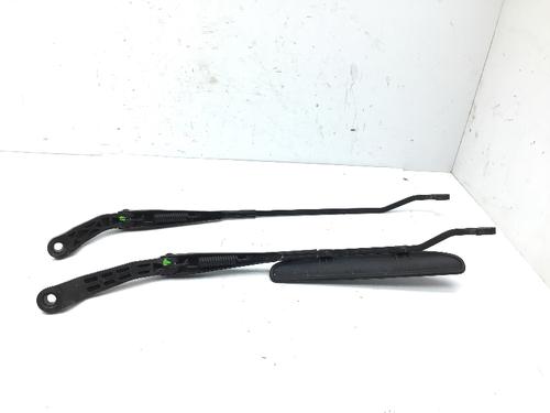 Used Front windshield wiper arm HONDA CIVIC VI Fastback (MA, MB) 1.4 i (MA8, MB2) (75 hp) 25852499