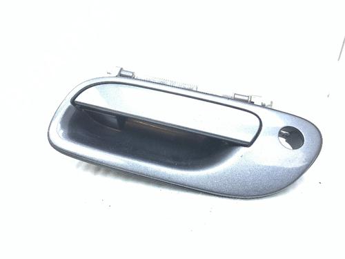 Used Front left exterior door handle VOLVO V70 II (285) D5 (163 hp) 32084241