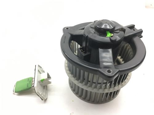Used Heater blower motor TOYOTA YARIS (_P1_) 1.4 D-4D (NLP10_, NLP10R) (75 hp) 7315815