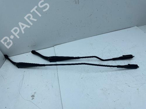 Used Front windshield wiper arm FIAT PUNTO (199_) 1.2 (199AXZ1A, 199BXZ1A) (69 hp) 30304679