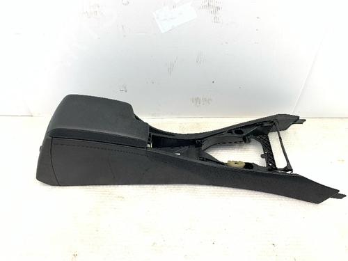 Used Armrest / Center console Armrest / Center console BMW 3 (E90) 318 i (143 hp) 36646602 36646602
