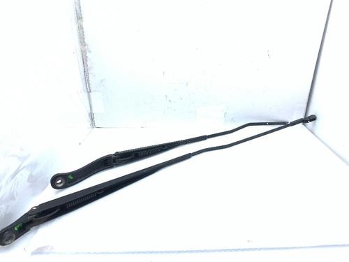 Vindspejlsviskerarm RENAULT CLIO III (BR0/1, CR0/1) 1.2 16V (BR02, BR0J, BR11, CR02, CR0J, CR11) (75 hp) 31921544