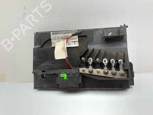 Used Fuse box Fuse box 37607098 37607098