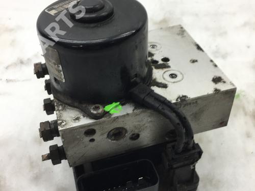 Used ABS pump VOLVO XC70 I Cross Country (295) 2.4 T XC AWD (200 hp) 8799020