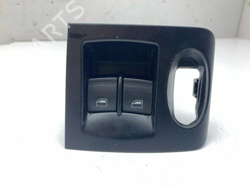 Używane Przełącznik szyby przedniej lewej AUDI TT (8J3) 2.0 TFSI (200 hp) 30597661