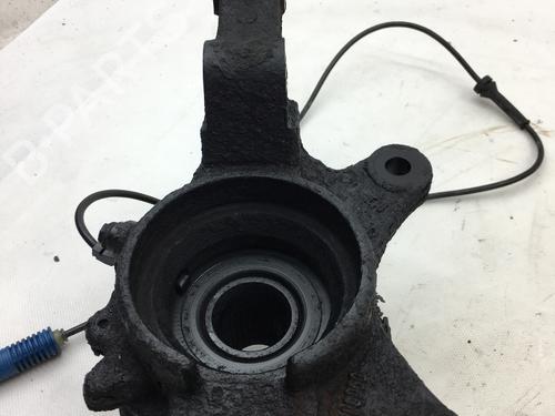 Left front steering knuckle LAND ROVER FREELANDER I (L314) 2.0 Td4 4x4 | BP14586166M25 