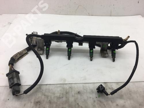 Used Injection rail FORD FUSION (JU_) 1.4 (80 hp) 9189053