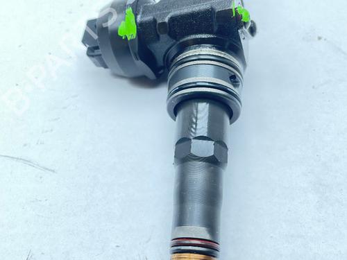 Used Injector VW PASSAT B6 Variant (3C5) 2.0 TDI (140 hp) 31097439